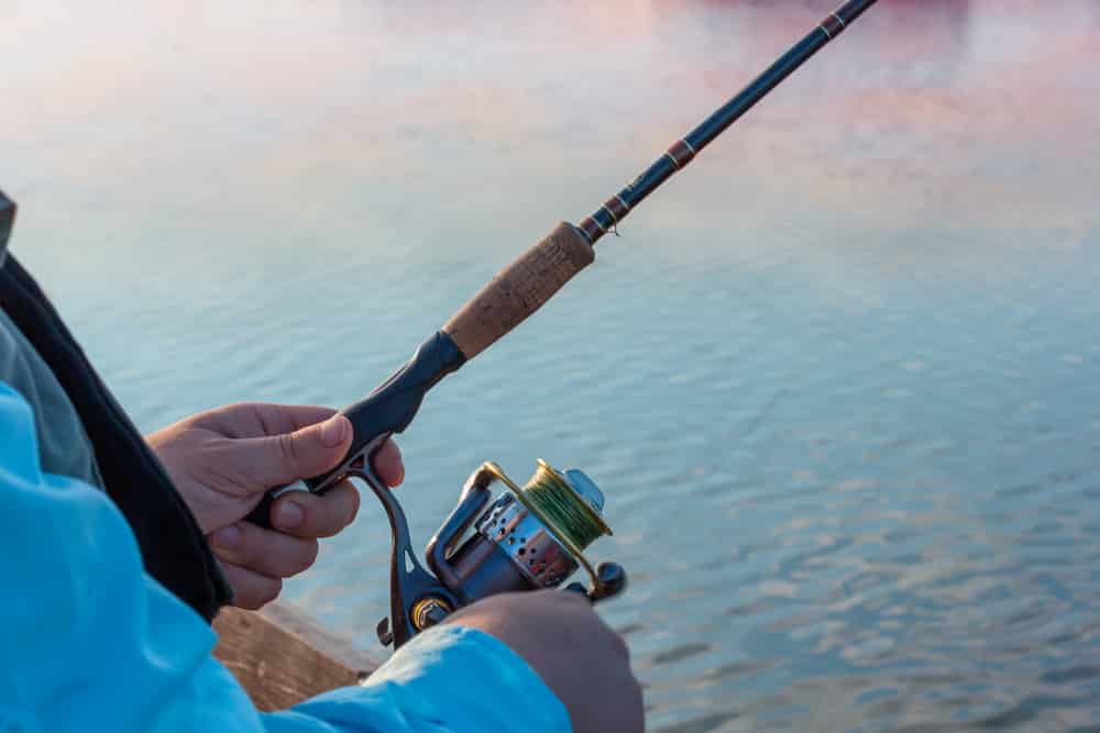how to adjust the bail on a spinning reel