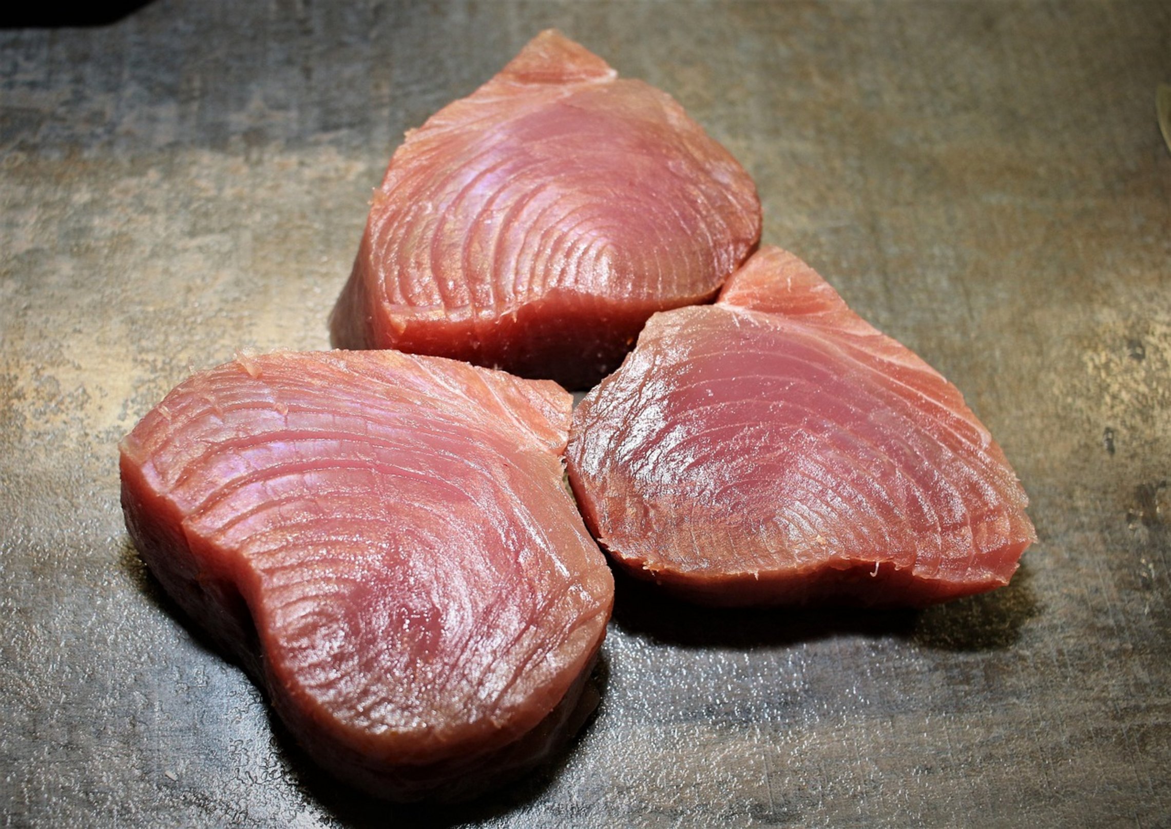 dark tuna meat raw dark tuna meat raw