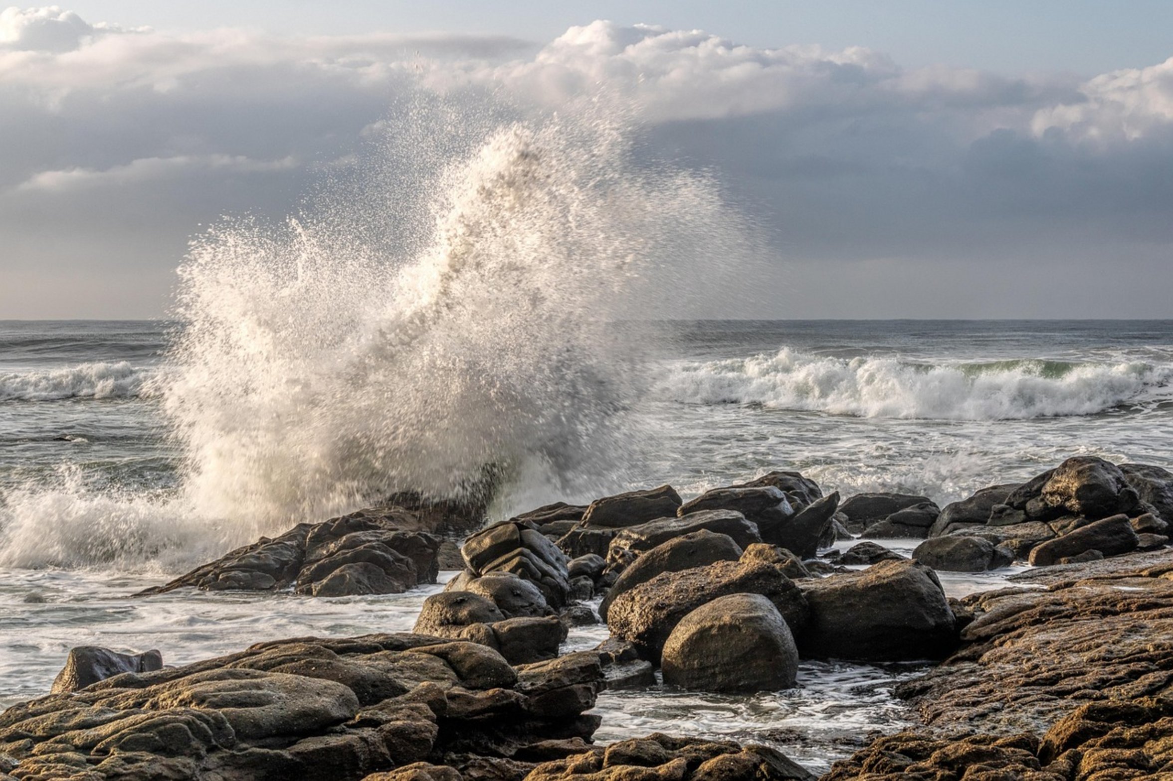 ocean waves shoreline ocean waves shoreline